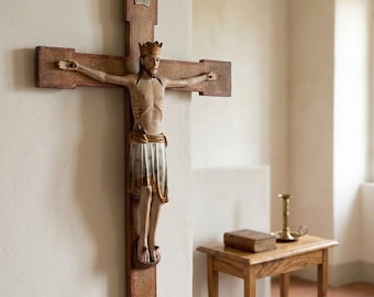 Romanesque Christ the King Crucifix carved in Valgardena wood and hand-decorated, various sizes, handcrafted in Italy