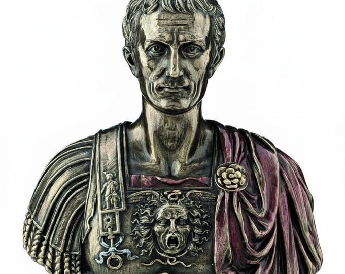 Scultura classica busto di Giulio Cesare, cm 19 (7,48 inches) in marmo resina bronzata, artigianale, made in Italy
