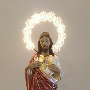 Sacred Heart Jesus statue cm 30 (11.81 inches) with luminous halo, in marble resin pearl decoration, handcrafted in Italy