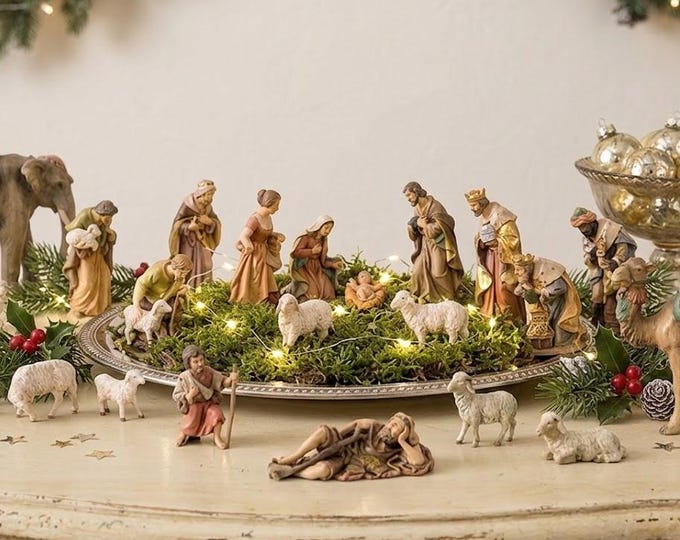Complete nativity scene 21 pieces (without stable) carved in Valgardena wood, hand decorated, various sizes, Italian artisan production