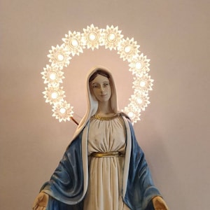 Miraculous Madonna statue cm 30 (11.81 inches) with luminous halo, in hand-decorated resin marble, Italian artisan production