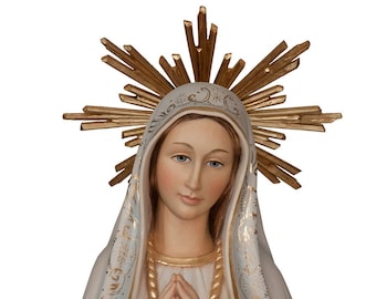 Statue of Our Lady of Fatima Pilgrim carved in Valgardena wood and hand-decorated, artisanal Italian production.