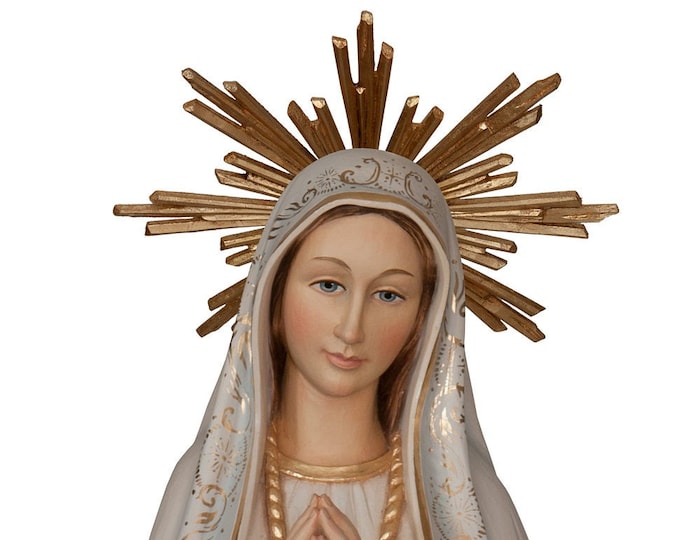 Statue of the Madonna of Fatima Pilgrim carved in Valgardena wood and hand decorated, Italian artisan production