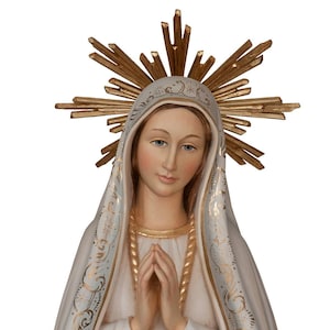 Estatua de la Virgen Peregrina de Fátima tallada en madera de Valgardena y decorada a mano, de producción artesanal italiana