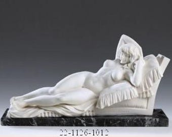 Classical sculpture Maja Desnuda, cm 39 x 20 (15.3 x 7.9 inches) in alabaster powder, marble base, handcrafted, made in Italy