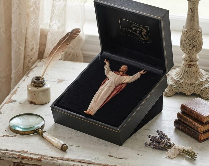 Statue of the Risen Jesus Christ with deluxe case carved in Valgardena wood and hand-decorated, Italian artisan production