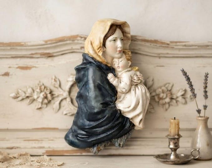 Plaque with Madonna del Ferruzzi cm 25 (9.84 inches) made of alabaster powder decorated by hand, Italian artisan production