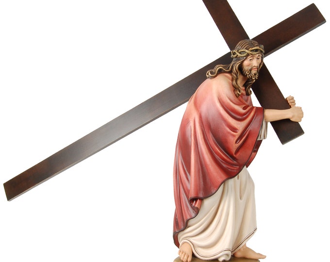 Statue of Jesus Christ with cross, carved in Val Gardena wood and hand decorated, of Italian artisan production