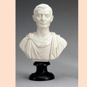 Sculpture bust of Julius Caesar emperor cm 25 (9.84 inches) in alabaster powder, handcrafted, made in Italy