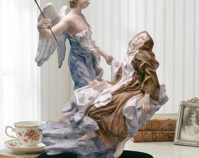 Statue of the Martyrdom of Saint Teresa 42 x 34 cm (16.53 x 13.38 inches) in alabaster powder, wooden base, hand decorated, made in Italy
