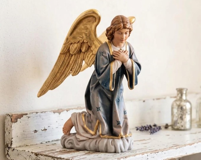 Kneeling angel sculpture, carved from Valgardena wood and decorated by hand, made in Italy, various sizes.