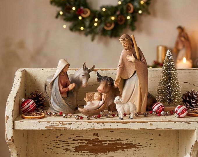 Nativity scene carved in Valgardena wood and hand-decorated, Holy Family, various sizes, Italian artisan production
