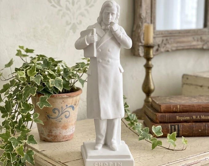 Classical sculpture of Fryderyk Chopin, 21 cm (8.26 inches) in alabaster powder, handcrafted, made in Italy