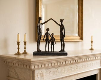 Scultura classica La Famiglia, cm 30 (11,81 inches) in marmo resina bronzata, artigianale made in Italy