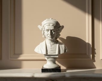Bust sculpture of Christopher Columbus 16 cm (6.29 inches) in alabaster powder, handcrafted, made in Italy