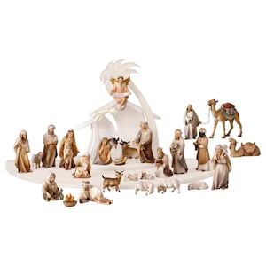 Complete nativity scene 32 pieces (without stable) carved in Valgardena wood, decorated by hand, various sizes, Italian artisan production