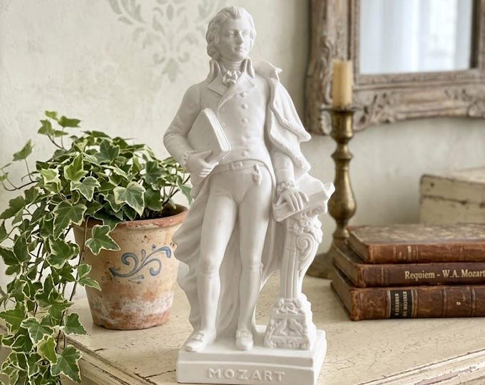 Classical sculpture Wolfgang Amadeus Mozart, 21 cm (8.26 inches) in alabaster powder, handcrafted, made in Italy