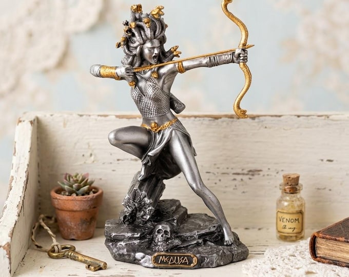 Classical sculpture of Medusa with bow, 11.5 cm (4.52 inches) in solid pewter, hand-decorated, artisanal, made in Italy