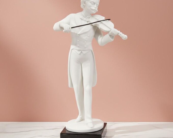 Classical sculpture by Richard Strauss, 26 cm (10.23 inches) in alabaster powder, marble base, handcrafted, made in Italy