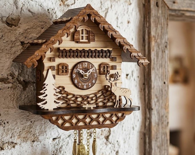 Alpine chalet style cuckoo clock, handcrafted cuckoo clock with 12 melodies, 18 cm (7.09 inch), handcrafted in Italy