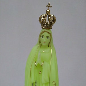 Statue of Our Lady of Fatima cm 39 (15.35 inches) in hand-decorated phosphorescent plastic of artisan production