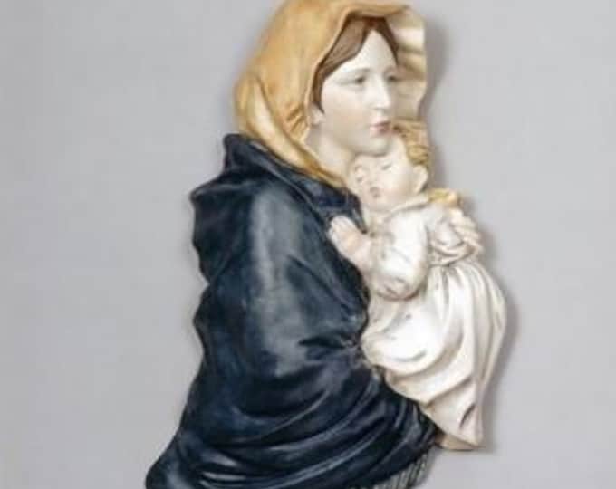 Plate with Madonna del Ferruzzi cm 25 (9.84 inches) made of alabaster powder decorated by hand, Italian artisan production