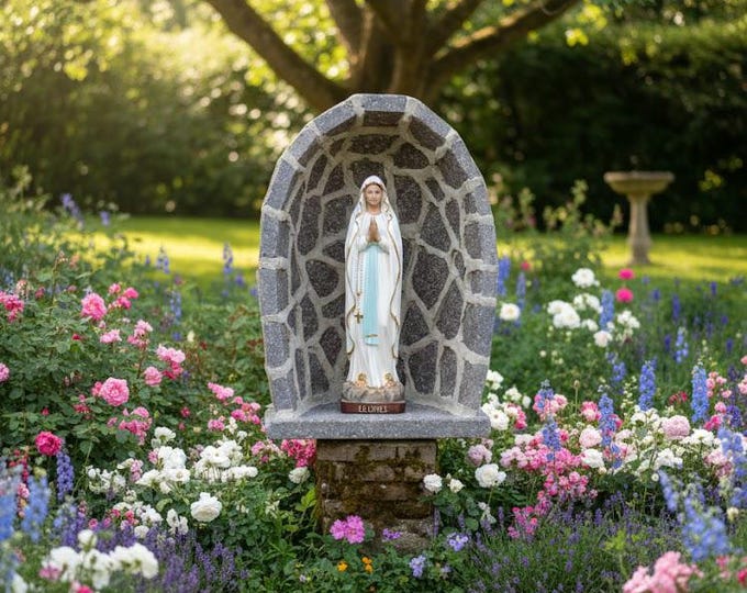 Porphyry grotto 41.5 x 29.5 cm with a 30 cm statue of Our Lady of Lourdes in marble resin, hand-made in Italy