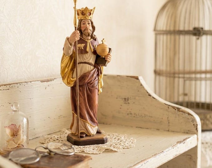 Statue of Saint Edward the Confessor carved in Valgardena wood, hand-decorated, Italian artisan production, various sizes