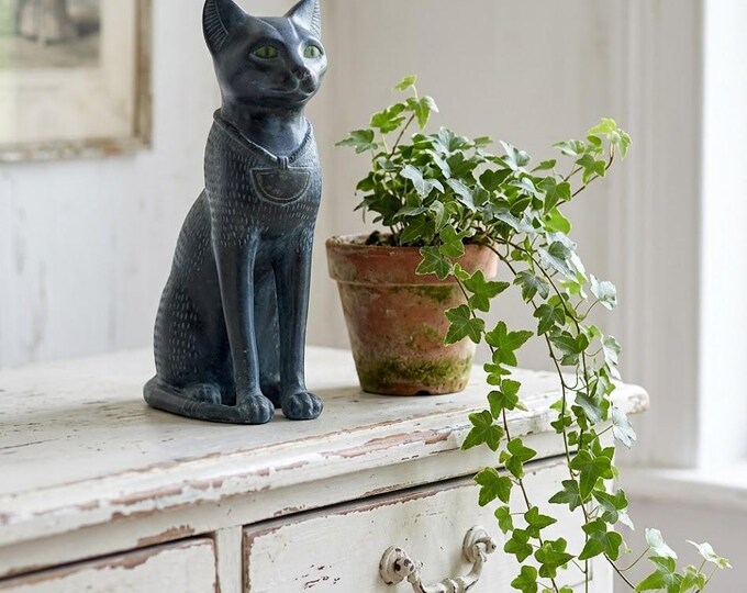 Classical Egyptian Art sculpture "Egyptian Cat", 21 cm (8.26 inches) in hand-decorated alabaster powder, marble base, made in Italy