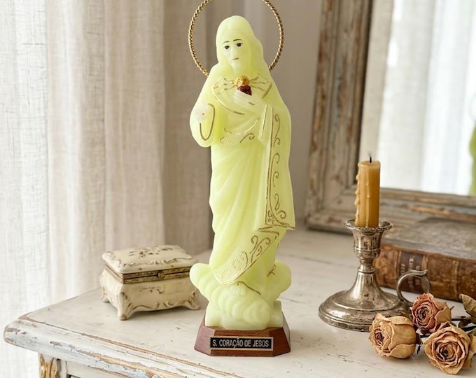 Statue of Jesus Sacred Heart, 24 cm (9.44 inches) phosphorescent, made of resin, hand decorated, artisanal production