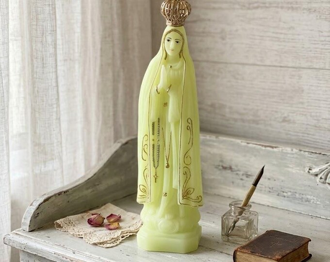 Statua della Madonna di Fatima cm 39 (15,35 inches) in plastica fosforescente decorata a mano di produzione artigianale