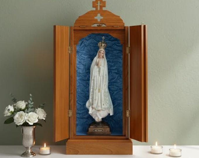 Wooden and glass case 60 cm (23.62 inches) with fabric interior and statue of Our Lady of Fatima 38 cm (14.96 inches) handcrafted
