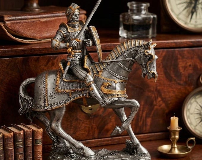 Classical sculpture Knight with sword 10 cm (3.93 inches) in solid pewter, hand decorated, made in Italy