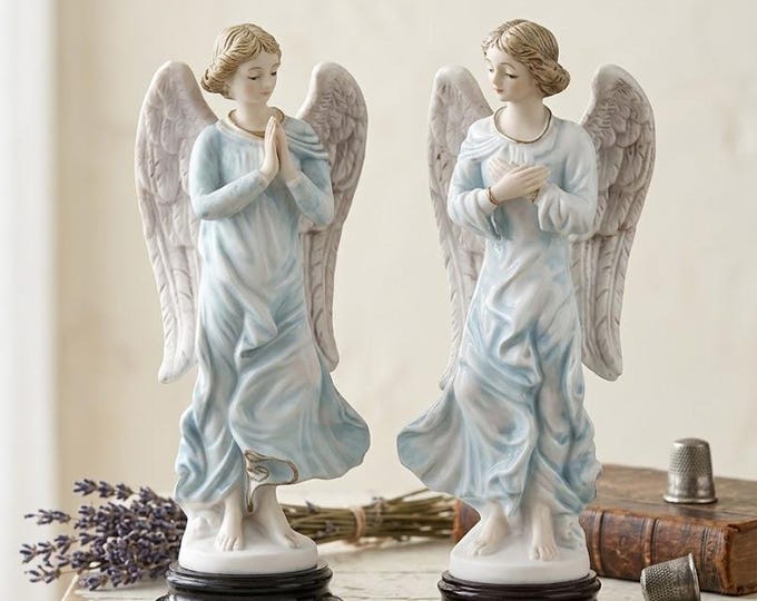 Pair of angels 22 cm (8.66 inches) made of alabaster powder, wooden base, hand decorated, made in Italy
