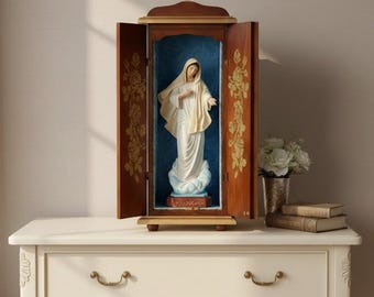 Wooden case 70 cm (27.55 inches) with fabric interior and statue of Our Lady of Medjugorje 40 cm (15.74 inches) handcrafted