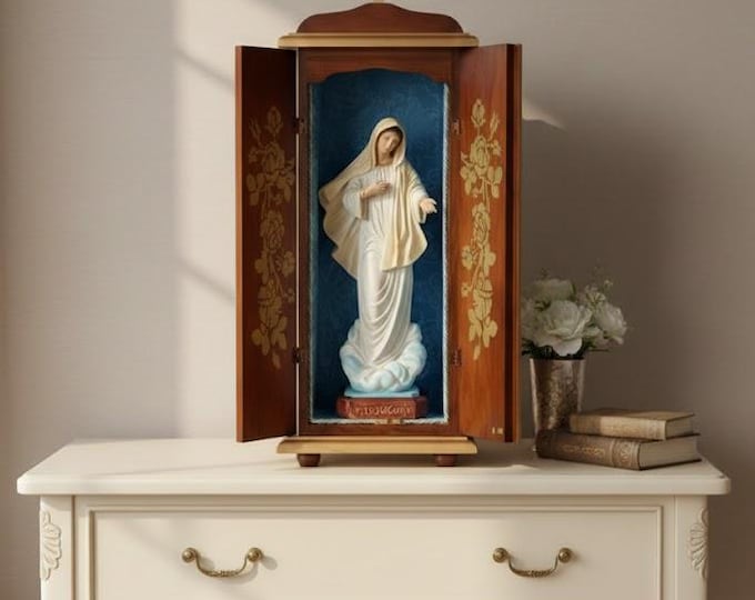 Wooden case 70 cm (27.55 inches) with fabric interior and statue of Our Lady of Medjugorje 40 cm (15.74 inches) handcrafted