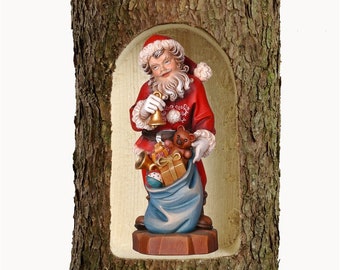 Santa Claus sculpture made from a tree trunk, carved from Valgardena wood and hand-decorated, handcrafted in Italy.