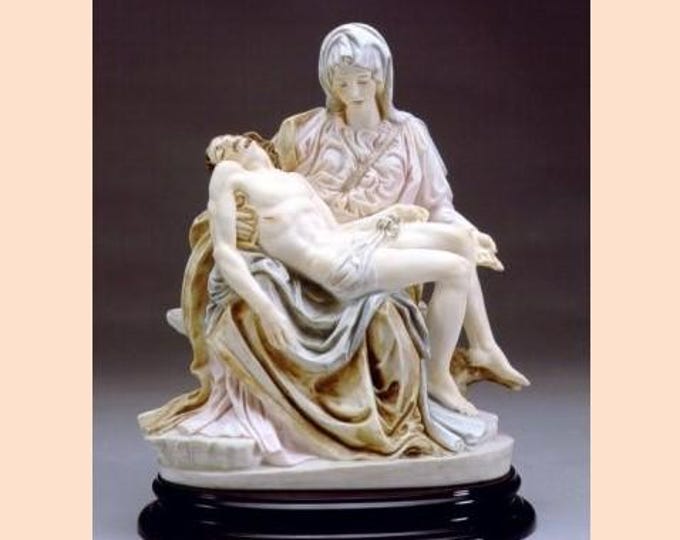 Classic sculpture "Pietà del Michelangelo", cm 28 (11,02 inches) in alabaster powder, wooden base, hand decorated, made in Italy