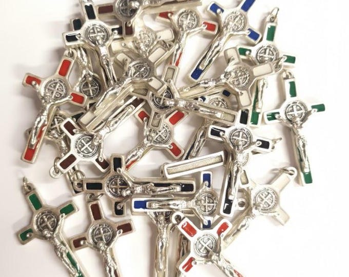 Pack of 10 crosses with medal of Saint Benedict of Norcia, size 3.5 x 2 cm (1.37 x 0.78 inches), handcrafted in Italy.