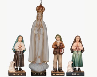 Group sculptures of Our Lady of Fatima and three shepherd children carved in wood from Valgardena decorated by hand Italian artisan production