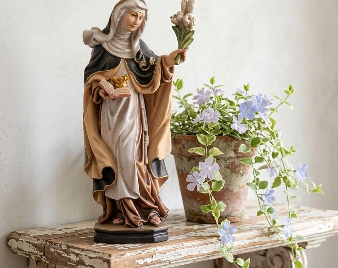 Sculpture of Saint Isabella of France carved in Valgardena wood, hand-decorated, Italian artisan production, various sizes