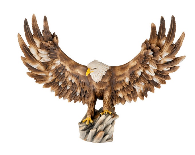 Golden eagle sculpture with open wings carved in Valgardena wood and hand decorated, Italian artisan production