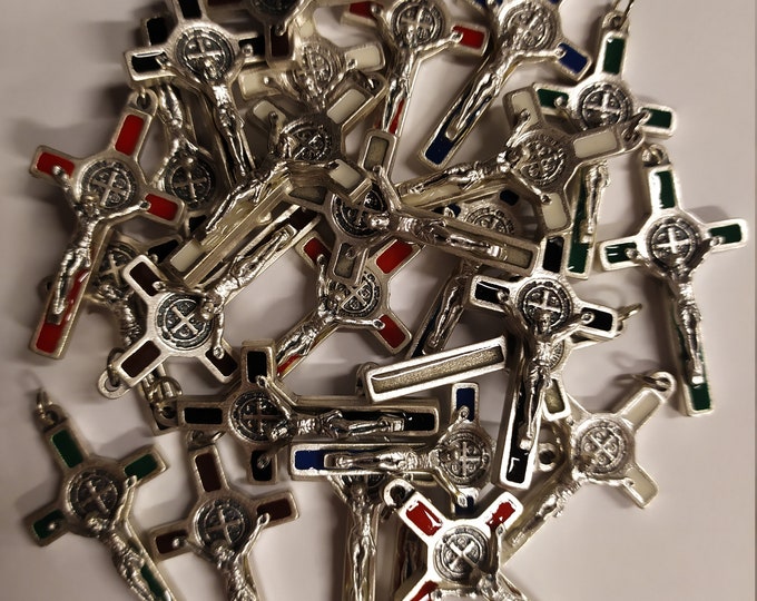 Pack of 10 crosses with medal of Saint Benedict of Norcia measuring 3.5 x 2 cm (1.37 x 0.78 inches) of Italian artisan production