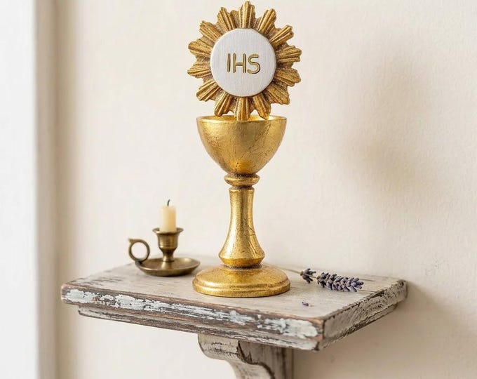 Chalice with Host sculpture, carved in Valgardena wood and decorated by hand, Italian artisan production