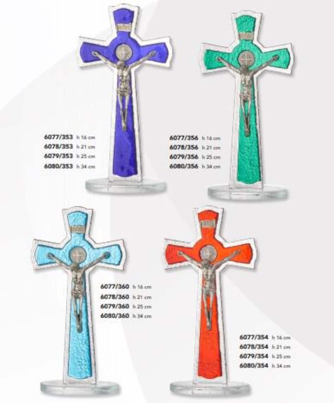 ムラーノガラスで作られたノルチャの聖ベネディクトの十字架。イタリア