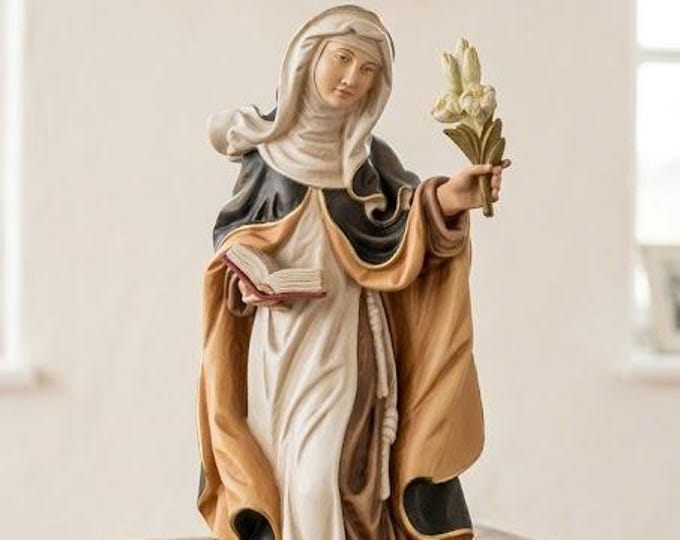 Statue of Saint Isabella of France carved in Valgardena wood and hand-decorated, artisanal Italian production.