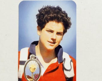 Pack of laminated images of Blessed Carlo Acutis with medal and prayer in English, various quantities