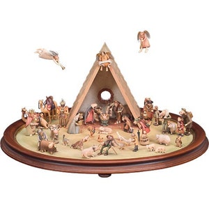 Kastlunger nativity scene carved in Val Gardena wood, 28 pieces with frame and stable, Italian handicraft production