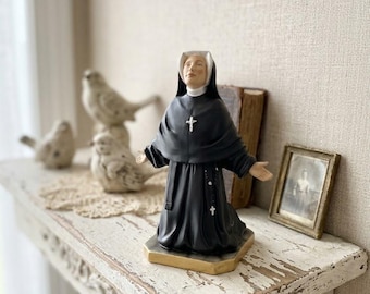 Statue of Sister Faustina Kowalska 22 cm (8.66 inches) in hand-decorated resin, handcrafted in Italy