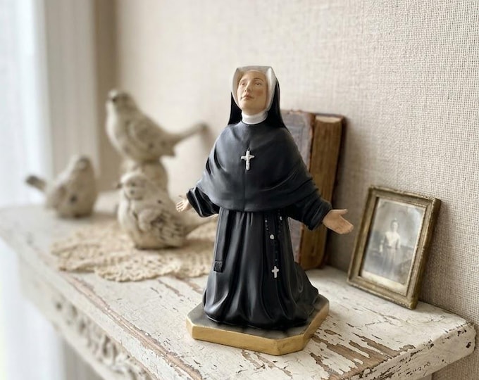 Statue of Sister Faustina Kowalska 22 cm (8.66 inches) in hand-decorated resin, handcrafted in Italy
